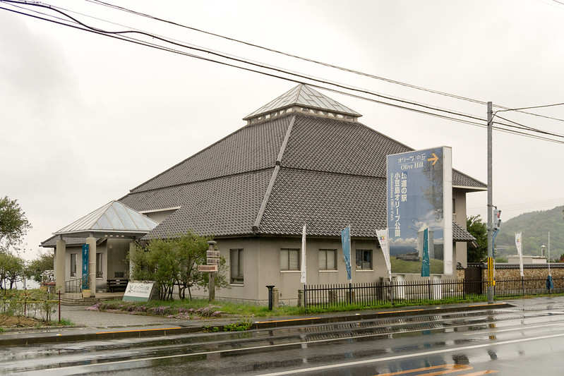 とんがり帽子の建物